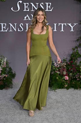Jordan Claire Robbins bei der Premiere des Kinofilms Sense and Sensibility Sinn und Sinnlichkeit im United Theater. Los Angeles, 07.10.2026