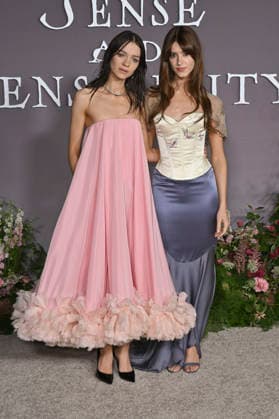 Esme Creed-Miles und Daisy Edgar-Jones bei der Premiere des Kinofilms Sense and Sensibility Sinn und Sinnlichkeit im United Theater. Los Angeles, 07.10.2026