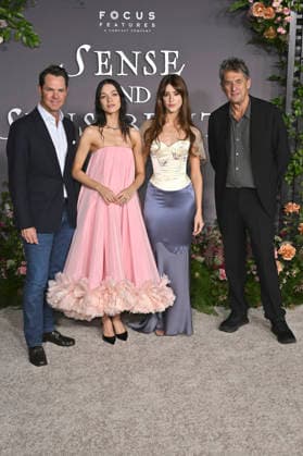 Jason Cassidy, EsmÃ e Creed-Miles, Daisy Edgar-Jones und Tim Bevan bei der Premiere des Kinofilms Sense and Sensibility Sinn und Sinnlichkeit im United Theater. Los Angeles, 07.10.2026