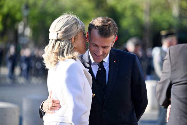 President Emmanuel Macron and Brigitte Macron at a ceremony at the Arc de Triomphe in Paris on October 8, 2026, in honor of the state visit to France by the President of Germany and his wife. Christian Liewig Bestimage President Emmanuel Macron and his wife Brigitte Macron welcome Frank-Walter Steinmeier, President of Germany, and his wife, Elke Büdenbender, for a ceremony at the Arc de Triomphe in Paris on October 8, 2026, Paris, France  Copyright: xChristianxLiewigx xBestimagexChristianxLiewigx xBestimagex