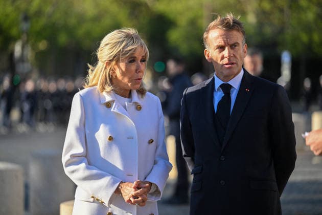 Brigitte Macron and President Emmanuel Macron at a ceremony at the Arc de Triomphe in Paris on October 8, 2026, in honor of the state visit to France by the President of Germany and his wife. Christian Liewig, Bestimage. President Emmanuel Macron and his wife Brigitte Macron welcome Frank-Walter Steinmeier, President of Germany, and his wife, Elke Büdenbender, for a ceremony at the Arc de Triomphe in Paris on October 8, 2026, Paris, France  Copyright: xChristianxLiewigx xBestimagexChristianxLiewigx xBestimagex