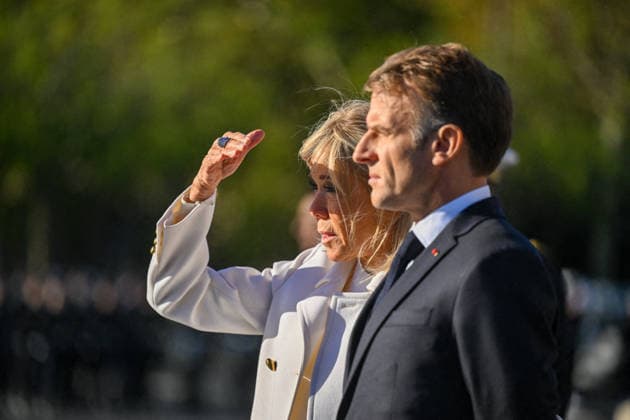 Brigitte Macron and President Emmanuel Macron at a ceremony at the Arc de Triomphe in Paris on October 8, 2026, in honor of the state visit to France by the President of Germany and his wife. Christian Liewig, Bestimage. President Emmanuel Macron and his wife Brigitte Macron welcome Frank-Walter Steinmeier, President of Germany, and his wife, Elke Büdenbender, for a ceremony at the Arc de Triomphe in Paris on October 8, 2026, Paris, France  Copyright: xChristianxLiewigx xBestimagexChristianxLiewigx xBestimagex