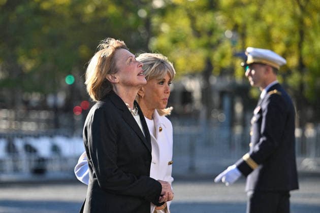 Elke Büdenbender and Brigitte Macron at a ceremony at the Arc de Triomphe in Paris on October 8, 2026, in honor of the state visit to France by the President of Germany and his wife. Christian Liewig, Bestimage. President Emmanuel Macron and his wife Brigitte Macron welcome Frank-Walter Steinmeier, President of Germany, and his wife Elke Büdenbender for a ceremony at the Arc de Triomphe in Paris on October 8, 2026, Paris, France  Copyright: xChristianxLiewigx xBestimagexChristianxLiewigx xBestimagex