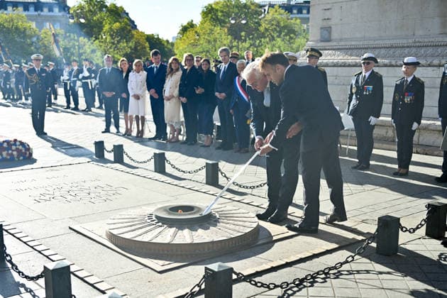 Frank Walter Steinmeier, President of Germany, and President Emmanuel Macron during a ceremony at the Arc de Triomphe in Paris on October 8, 2026, in honor of the state visit of the President of Germany and his wife to France. Christian Liewig Bestimage President Emmanuel Macron and his wife Brigitte Macron welcome Frank Walter Steinmeier, President of Germany, and his wife, Elke Büdenbender, for a ceremony at the Arc de Triomphe in Paris on October 8, 2026, Paris, France  Copyright: xChristianxLiewigx xBestimagexChristianxLiewigx xBestimagex