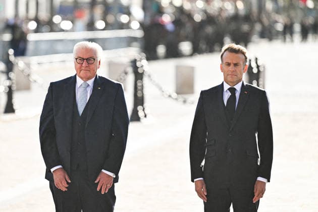 President Emmanuel Macron and Frank-Walter Steinmeier, President of Germany, at a ceremony at the Arc de Triomphe in Paris on October 8, 2026, in honor of the state visit of the President of Germany and his wife to France. Christian Liewig Bestimage President Emmanuel Macron and his wife Brigitte Macron welcome Frank-Walter Steinmeier, President of Germany, and his wife, Elke Büdenbender, for a ceremony at the Arc de Triomphe in Paris on October 8, 2026, Paris, France  Copyright: xChristianxLiewigx xBestimagexChristianxLiewigx xBestimagex