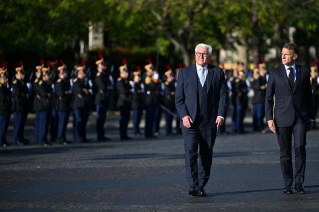 Frank Walter Steinmeier, President of Germany, and President Emmanuel Macron during a ceremony at the Arc de Triomphe in Paris on October 8, 2026, in honor of the state visit of the President of Germany and his wife to France. Christian Liewig Bestimage President Emmanuel Macron and his wife Brigitte Macron welcome Frank Walter Steinmeier, President of Germany and his wife Elke Büdenbender for a ceremony at the Arc de Triomphe in Paris on October 8, 2026, Paris, France  Copyright: xChristianxLiewigx xBestimagexChristianxLiewigx xBestimagex