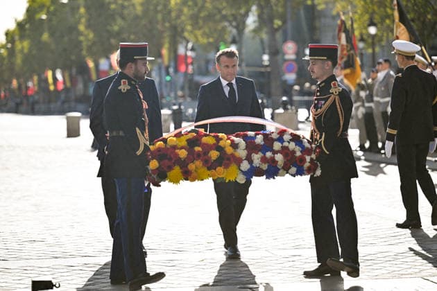 President Emmanuel Macron at a ceremony at the Arc de Triomphe in Paris on October 8, 2026, in honor of the state visit to France by the President of Germany and his wife. Christian Liewig Bestimage President Emmanuel Macron and his wife Brigitte Macron welcome Frank-Walter Steinmeier, President of Germany, and his wife, Elke Büdenbender, for a ceremony at the Arc de Triomphe in Paris on October 8, 2026, Paris, France  Copyright: xChristianxLiewigx xBestimagexChristianxLiewigx xBestimagex