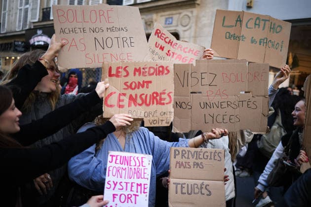 Catholic Institute of Paris Blockade - Paris Students blocking campus of Catholic Institute of Paris ( Institut Catholique de Paris ) in Paris, on October 8, 2026 as they continue their protest to demand the hiring of substitute teachers, increased resources, and decent learning conditions. Photo by Raphael Lafargue ABACAPRESS.COM Paris Ile-de-France France Copyright: xLafarguexRaphael ABACAx