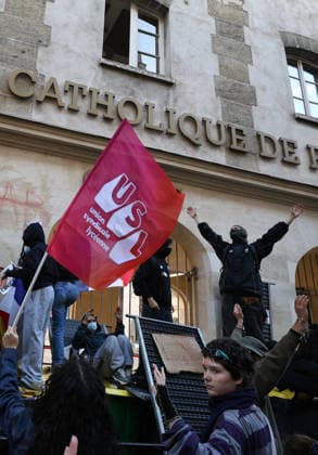 Catholic Institute of Paris Blockade - Paris Students blocking campus of Catholic Institute of Paris ( Institut Catholique de Paris ) in Paris, on October 8, 2026 as they continue their protest to demand the hiring of substitute teachers, increased resources, and decent learning conditions. Photo by Raphael Lafargue ABACAPRESS.COM Paris Ile-de-France France  Copyright: xLafarguexRaphael ABACAx