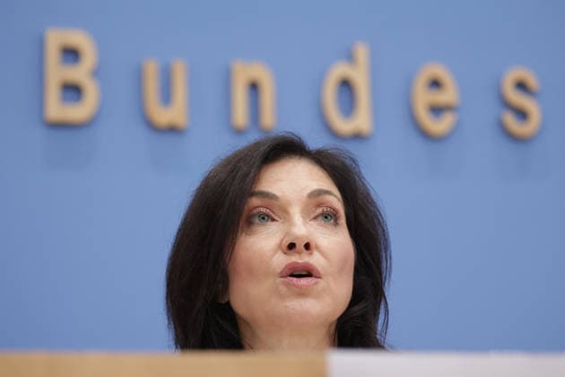 Katherina Reiche, Bundesministerin für Wirtschaft und Energie, CDU, PK zu - Vorstellung der Herbstprojektion 2026 der Bundesregierung, Berlin, 08.10.2026