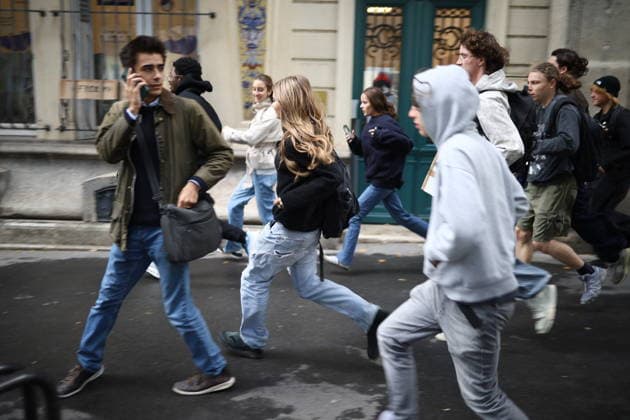 Paris-Panthéon-Assas Students Protest - Paris Students pictured outside Paris-Panthéon-Assas university in Paris, on October 8, 2026 on support of high school students as they continue their protest to demand the hiring of substitute teachers, increased resources, and decent learning conditions. Photo by Raphael Lafargue ABACAPRESS.COM Paris Ile-de-France France  Copyright: xLafarguexRaphael ABACAx