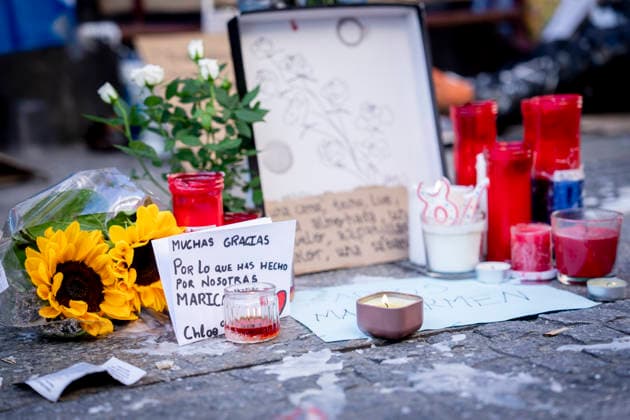 Protesters at Sol Square Stand by Their Demands for Affordable Housing Flowers and candles in tribute to Maricarmen Abascal during the housing protest at Puerta del Sol on October 8, 2026, in Madrid, Spain. The encampment at Sol has spilled over into the square, and the protesters are maintaining their demands against evictions and exorbitant rents. The Official State Gazette (BOE) published yesterday, October 7, the new version of the housing and rent decrees that the Council of Ministers approved the previous day OCTOBER 8, 2026 A Pé Madrid, Madrid, Spain  Copyright: xA.xPÃ rezxMecax 7828177