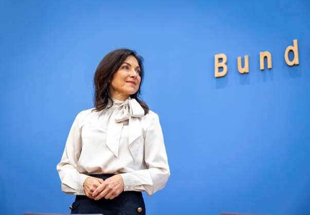 Katherina Reiche, Bundesministerin fuer Wirtschaft und Energie, stellt die Herbstprojektion 2026 der Bundesregierung im Rahmen einer Bundespressekonferenz vor, in Berlin, 08.10.2026. Berlin Deutschland Copyright: xYonaxElsnerx