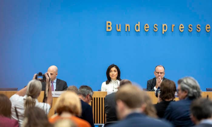 Katherina Reiche, Bundesministerin fuer Wirtschaft und Energie, stellt die Herbstprojektion 2026 der Bundesregierung im Rahmen einer Bundespressekonferenz vor, in Berlin, 08.10.2026. Berlin Deutschland Copyright: xYonaxElsnerx