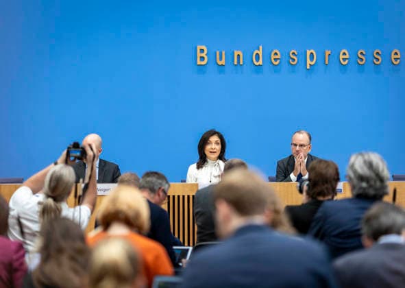 Katherina Reiche, Bundesministerin fuer Wirtschaft und Energie, stellt die Herbstprojektion 2026 der Bundesregierung im Rahmen einer Bundespressekonferenz vor, in Berlin, 08.10.2026. Berlin Deutschland Copyright: xYonaxElsnerx