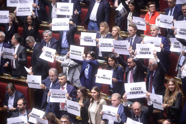IPA89426813 - Rome, Chamber of Deputies: Electoral Law, explanations of vote, and final vote; pictured: the protest by the center-left  Copyright: xSTEFANOxCAROFEIx xSTEFANOxCAROFEIx xFOTOGRAMMAx IPA89426813