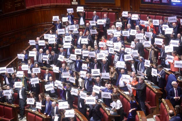 IPA89426821 - Rome, Chamber of Deputies: Electoral Law, explanations of vote, and final vote; pictured: the protest by the center-left  Copyright: xSTEFANOxCAROFEIx xSTEFANOxCAROFEIx xFOTOGRAMMAx IPA89426821