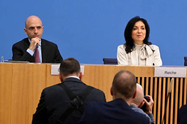 ABB BPK- Bundesministerin fuer Wirtschaft und Energie Katherina Reiche Dr. Benjamin Weigert, Abteilungsleiter Wirtschaft Vorstellung der Herbstprojektion 2026 der Bundesregierung auf der BPK Bundespressekonferenz in Berlin am 08.10.2026 Berlin Deutschland