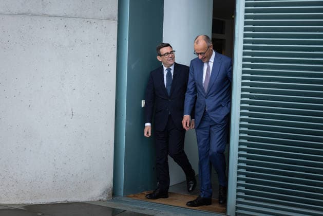 Bundeskanzler Merz empfängt den britischen Premierminister Burnham. Deutschland, Berlin am 8. Oktober 2026: Bundeskanzler Friedrich Merz (CDU) empfängt den Premierminister des Vereinigten Königreichs Großbritannien und Nordirland, Andrew Burnham, zu seinem Antrittsbesuch im Bundeskanzleramt.