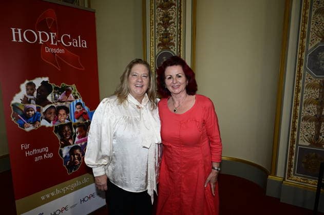 Kathy Kelly und Viola Klein beim Pressegespräch und Präsentation des 16. HOPE-Award zur 18. HOPE-Gala Dresden im Schauspielhaus Dresden. Dresden, 08.10.2026 Copyright: xMatthiasxWehnertx