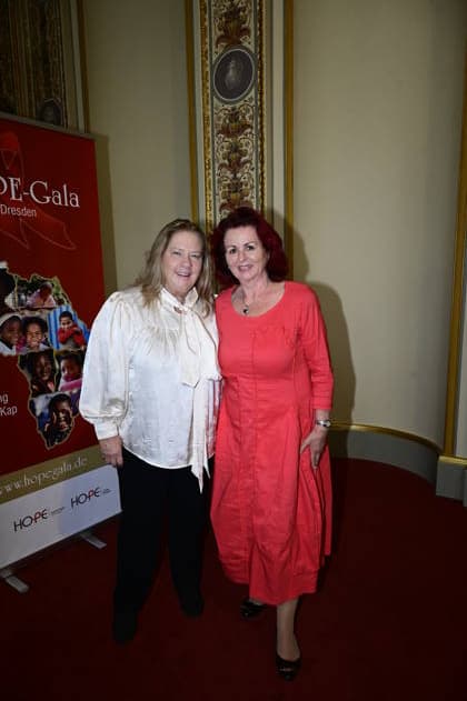 Kathy Kelly und Viola Klein beim Pressegespräch und Präsentation des 16. HOPE-Award zur 18. HOPE-Gala Dresden im Schauspielhaus Dresden. Dresden, 08.10.2026 Copyright: xMatthiasxWehnertx