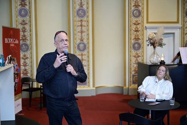 Stefan Hippler und Kathy Kelly beim Pressegespräch und Präsentation des 16. HOPE-Award zur 18. HOPE-Gala Dresden im Schauspielhaus Dresden. Dresden, 08.10.2026 Copyright: xMatthiasxWehnertx
