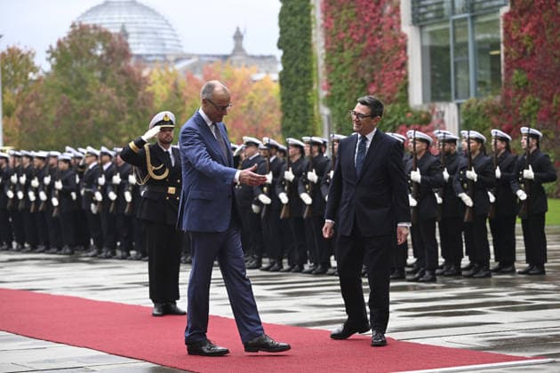 British Prime Minister Burnham welcomed with military ceremony in Berlin BERLIN, GERMANY - OCTOBER 8: German Chancellor Friedrich Merz (L) and British Prime Minister Andy Burnham (2nd L) walk past the honour guards with a military ceremony at the Federal Chancellery in Berlin, Germany, on October 8, 2026. Halil Sagirkaya Anadolu Berlin Germany. Editorial use only. Please get in touch for any other usage.  Copyright: x2026xAnadoluxHalilxSagirkayax