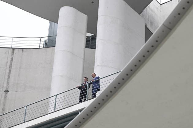 British Prime Minister Burnham welcomed with military ceremony in Berlin BERLIN, GERMANY - OCTOBER 8: German Chancellor Friedrich Merz (R) and British Prime Minister Andy Burnham (L) chat on the balcony of the Federal Chancellery following a military welcoming ceremony held for Burnham in Berlin, Germany, on October 8, 2026. Halil Sagirkaya Anadolu Berlin Germany. Editorial use only. Please get in touch for any other usage.  Copyright: x2026xAnadoluxHalilxSagirkayax