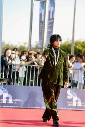 red carpet at Seoul Drama Awards in South Korea Japanese singer and actor Jin Akanishi poses for photos on the red carpet during the 21st Seoul International Drama Awards in Seoul, South Korea, on October 08, 2026. Seoul South Korea  Copyright: xMatrixxImages JungxUi-Chelx