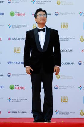 red carpet at Seoul Drama Awards in South Korea South Korean actor Ryu Seung-ryong poses for photos on the red carpet during the 21st Seoul International Drama Awards in Seoul, South Korea, on October 08, 2026. Seoul South Korea  Copyright: xMatrixxImages JungxUi-Chelx