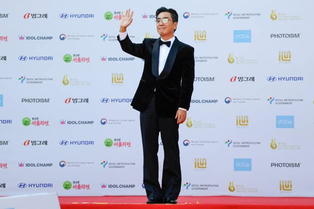 red carpet at Seoul Drama Awards in South Korea South Korean actor Ryu Seung-ryong poses for photos on the red carpet during the 21st Seoul International Drama Awards in Seoul, South Korea, on October 08, 2026. Seoul South Korea  Copyright: xMatrixxImages JungxUi-Chelx