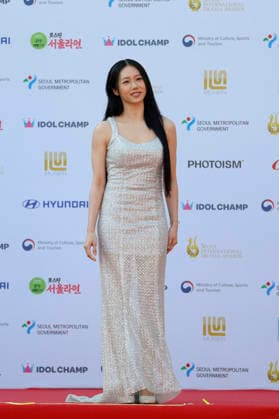 red carpet at Seoul Drama Awards in South Korea Singaporean actress Gladys Bay poses for photos on the red carpet during the 21st Seoul International Drama Awards in Seoul, South Korea, on October 08, 2026. Seoul South Korea  Copyright: xMatrixxImages JungxUi-Chelx