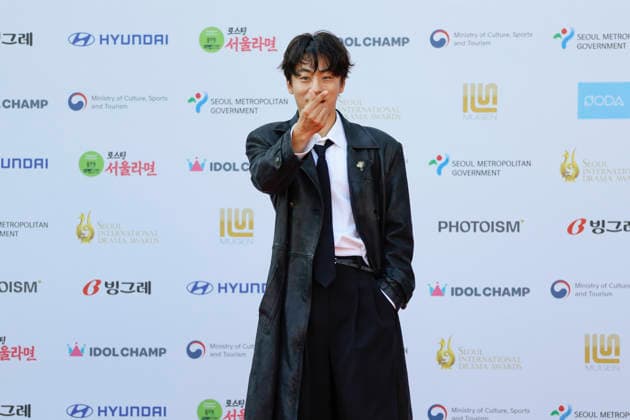 red carpet at Seoul Drama Awards in South Korea South Korean actor Koo Kyo-hwan poses for photos on the red carpet during the 21st Seoul International Drama Awards in Seoul, South Korea, on October 08, 2026. Seoul South Korea  Copyright: xMatrixxImages JungxUi-Chelx