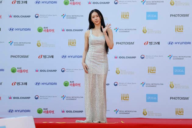 red carpet at Seoul Drama Awards in South Korea Singaporean actress Gladys Bay poses for photos on the red carpet during the 21st Seoul International Drama Awards in Seoul, South Korea, on October 08, 2026. Seoul South Korea  Copyright: xMatrixxImages JungxUi-Chelx