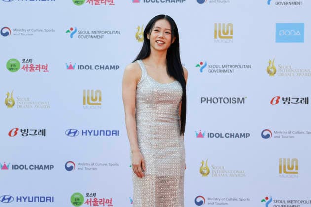 red carpet at Seoul Drama Awards in South Korea Singaporean actress Gladys Bay poses for photos on the red carpet during the 21st Seoul International Drama Awards in Seoul, South Korea, on October 08, 2026. Seoul South Korea  Copyright: xMatrixxImages JungxUi-Chelx