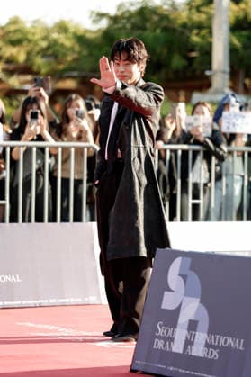 red carpet at Seoul Drama Awards in South Korea South Korean actor Koo Kyo-hwan poses for photos on the red carpet during the 21st Seoul International Drama Awards in Seoul, South Korea, on October 08, 2026. Seoul South Korea  Copyright: xMatrixxImages JungxUi-Chelx