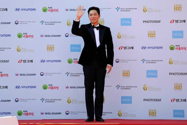 red carpet at Seoul Drama Awards in South Korea South Korean actor Lee Dong-ha poses for photos on the red carpet during the 21st Seoul International Drama Awards in Seoul, South Korea, on October 08, 2026. Seoul South Korea  Copyright: xMatrixxImages JungxUi-Chelx