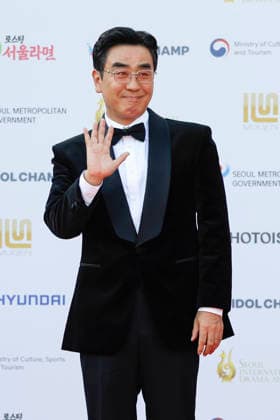 red carpet at Seoul Drama Awards in South Korea South Korean actor Ryu Seung-ryong poses for photos on the red carpet during the 21st Seoul International Drama Awards in Seoul, South Korea, on October 08, 2026. Seoul South Korea  Copyright: xMatrixxImages JungxUi-Chelx