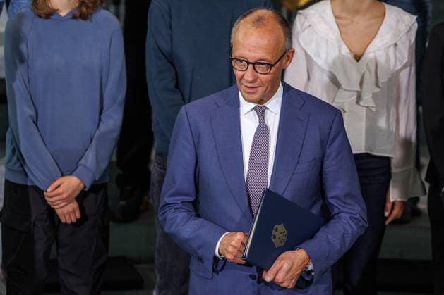 Austausch der Ratifizierungsurkunden des Kensington Vertrags durch den Bundeskanzler Friedrich Merz (CDU) und den Premierminister des Vereinigten Königreichs Großbritannien und Nordirland, Andrew Burnham Austausch der Ratifizierungsurkunden des Kensington Vertrags durch den Bundeskanzler Friedrich Merz (CDU) und den Premierminister des Vereinigten Königreichs Großbritannien und Nordirland, Andrew Burnham in Berlin am 08.10.2026. Berlin Berlin Deutschland Bundeskanzleramt