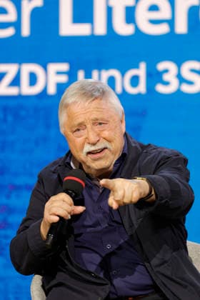 Frankfurt Impressionen 08.10.2026 Die 78. Frankfurter Buchmesse bietet für vieles eine Bühne hier ARD BR Büchermagazin Wolf Biermann: Löscht das Feuer mit Benzin. Tagebücher. Über Verbot, Ausbürgerung und Mauerfall Moderation: Knut Cordsen Frankfurt (Main) Hessen Deutschland