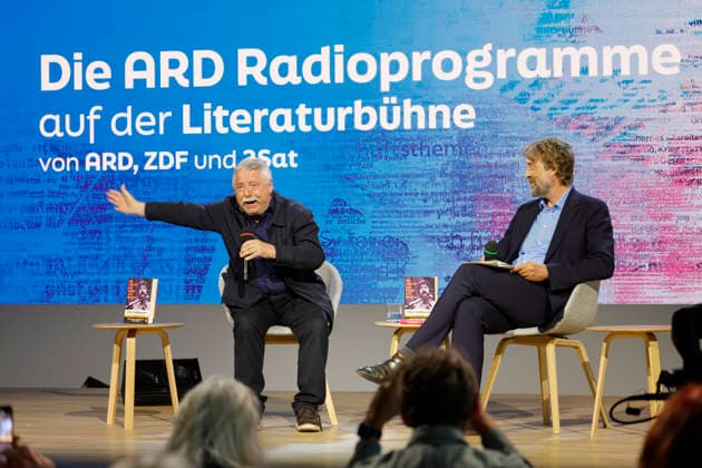 Frankfurt Impressionen 08.10.2026 Die 78. Frankfurter Buchmesse bietet für vieles eine Bühne hier Literaturbühne ARD BR Büchermagazin Wolf Biermann: Löscht das Feuer mit Benzin. Tagebücher. Über Verbot, Ausbürgerung und Mauerfall Moderation: Knut Cordsen Frankfurt (Main) Hessen Deutschland