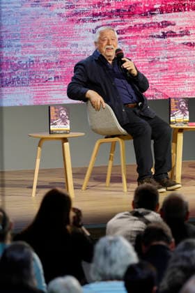 Frankfurt Impressionen 08.10.2026 Die 78. Frankfurter Buchmesse bietet für vieles eine Bühne hier ARD BR Büchermagazin Wolf Biermann: Löscht das Feuer mit Benzin. Tagebücher. Über Verbot, Ausbürgerung und Mauerfall Moderation: Knut Cordsen Frankfurt (Main) Hessen Deutschland