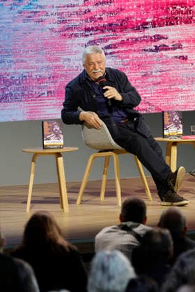 Frankfurt Impressionen 08.10.2026 Die 78. Frankfurter Buchmesse bietet für vieles eine Bühne hier ARD BR Büchermagazin Wolf Biermann: Löscht das Feuer mit Benzin. Tagebücher. Über Verbot, Ausbürgerung und Mauerfall Moderation: Knut Cordsen Frankfurt (Main) Hessen Deutschland