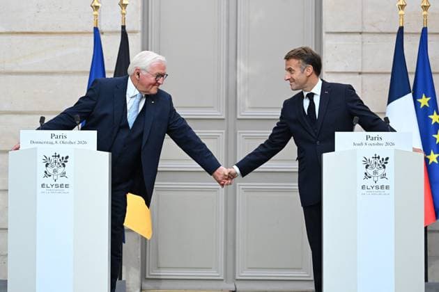 French President Emmanuel Macron and German President Frank Walter Steinmeier during a signing ceremony and joint press conference at the Élysée Palace in Paris, France, October 8, 2026. Signing of an agreement between the French government and the German government regarding the Franco-German Youth Office. Eric Tschaen Pool Bestimage. French President Emmanuel Macron and German President Frank Walter Steinmeier during a signing ceremony and joint press conference at the Élysée Palace in Paris, France, on October 8, 2026 The French and German governments signed an agreement regarding the Franco-German Youth Office Paris, France  Copyright: xEricxTschaenx xPoolx xBestimagexEricxTschaenx xPoolx xBestimagex