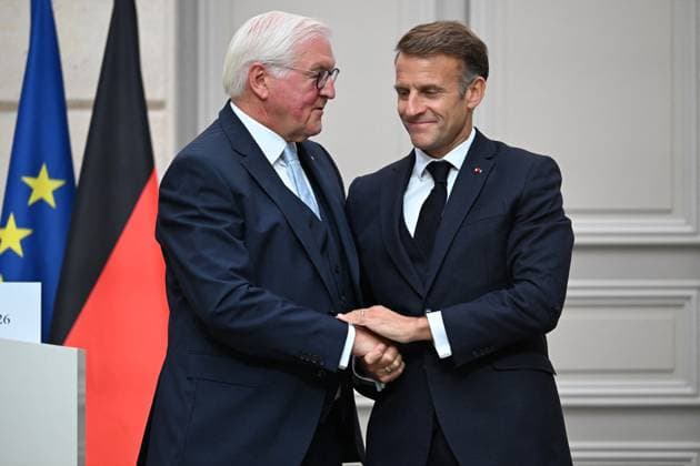 French President Emmanuel Macron and German President Frank Walter Steinmeier during a signing ceremony and joint press conference at the Élysée Palace in Paris, France, October 8, 2026. Signing of an agreement between the French government and the German government regarding the Franco-German Youth Office. Eric Tschaen Pool Bestimage. French President Emmanuel Macron and German President Frank Walter Steinmeier during a signing ceremony and joint press conference at the Élysée Palace in Paris, France, on October 8, 2026 The French and German governments signed an agreement regarding the Franco-German Youth Office Paris, France  Copyright: xEricxTschaenx xPoolx xBestimagexEricxTschaenx xPoolx xBestimagex