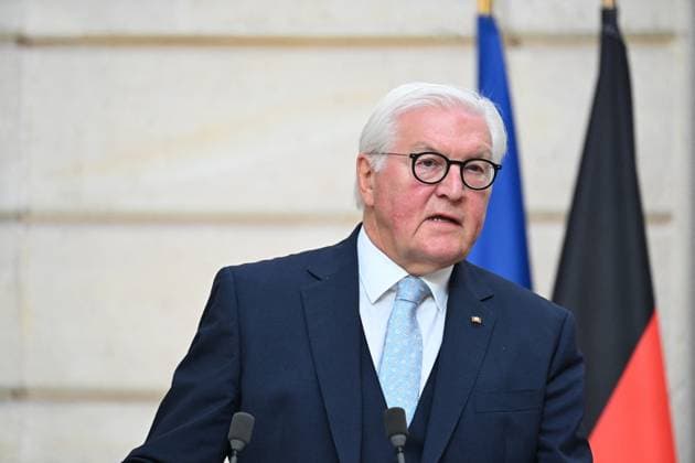 The President of the French Republic and the President of the Federal Republic of Germany, Frank-Walter Steinmeier, during a signing ceremony and a joint press conference at the Élysée Palace in Paris, France, October 8, 2026. Signing of an agreement between the French government and the German government regarding the Franco-German Youth Office. Eric Tschaen Pool Bestimage. French President and German President Frank Walter Steinmeier during a signing ceremony and joint press conference at the Élysée Palace in Paris, France, on October 8, 2026 The French and German governments signed an agreement regarding the Franco-German Youth Office Paris, France  Copyright: xEricxTschaenx xPoolx xBestimagexEricxTschaenx xPoolx xBestimagex