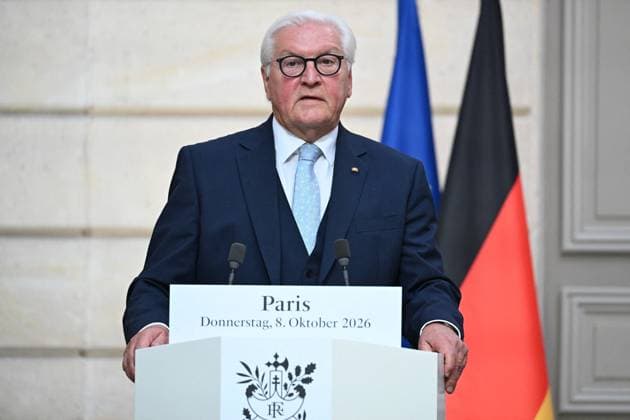 The President of the French Republic and the President of the Federal Republic of Germany, Frank-Walter Steinmeier, during a signing ceremony and a joint press conference at the Élysée Palace in Paris, France, October 8, 2026. Signing of an agreement between the French government and the German government regarding the Franco-German Youth Office. Eric Tschaen Pool Bestimage. French President and German President Frank Walter Steinmeier during a signing ceremony and joint press conference at the Élysée Palace in Paris, France, on October 8, 2026 The French and German governments signed an agreement regarding the Franco-German Youth Office Paris, France  Copyright: xEricxTschaenx xPoolx xBestimagexEricxTschaenx xPoolx xBestimagex