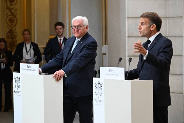 French President Emmanuel Macron and German President Frank Walter Steinmeier during a signing ceremony and joint press conference at the Élysée Palace in Paris, France, October 8, 2026. Signing of an agreement between the French government and the German government regarding the Franco-German Youth Office. Eric Tschaen Pool Bestimage. French President Emmanuel Macron and German President Frank Walter Steinmeier during a signing ceremony and joint press conference at the Élysée Palace in Paris, France, on October 8, 2026. The French and German governments signed an agreement regarding the Franco-German Youth Office. Paris, France  Copyright: xEricxTschaenx xPoolx xBestimagexEricxTschaenx xPoolx xBestimagex