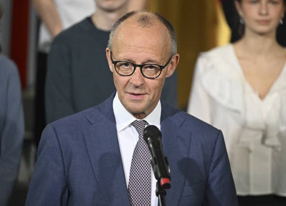 German Chancellor Friedrich Merz, British Prime Minister Andy Burnham attend Kensington Treaty ratification ceremony in Berlin BERLIN, GERMANY - OCTOBER 08: German Chancellor Friedrich Merz delivers a speech during a ceremony marking the exchange of instruments of ratification of the Kensington Treaty at the Federal Chancellery in Berlin, Germany, on October 08, 2026. German Chancellor Friedrich Merz also attends the ceremony. Halil Sagirkaya Anadolu Berlin Germany. Editorial use only. Please get in touch for any other usage.  Copyright: x2026xAnadoluxHalilxSagirkayax
