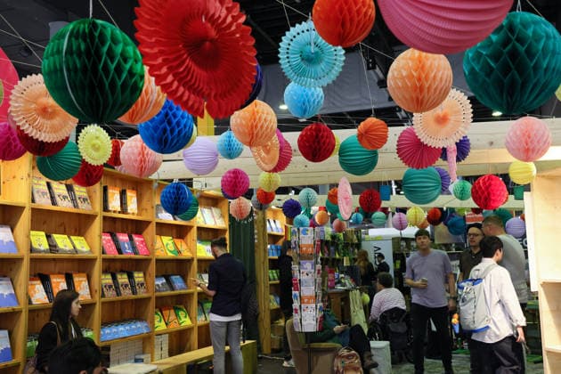 08.10.2026, Frankfurt am Main, DEU, Frankfurter Buchmesse. Bunte Lampions bei Katapult